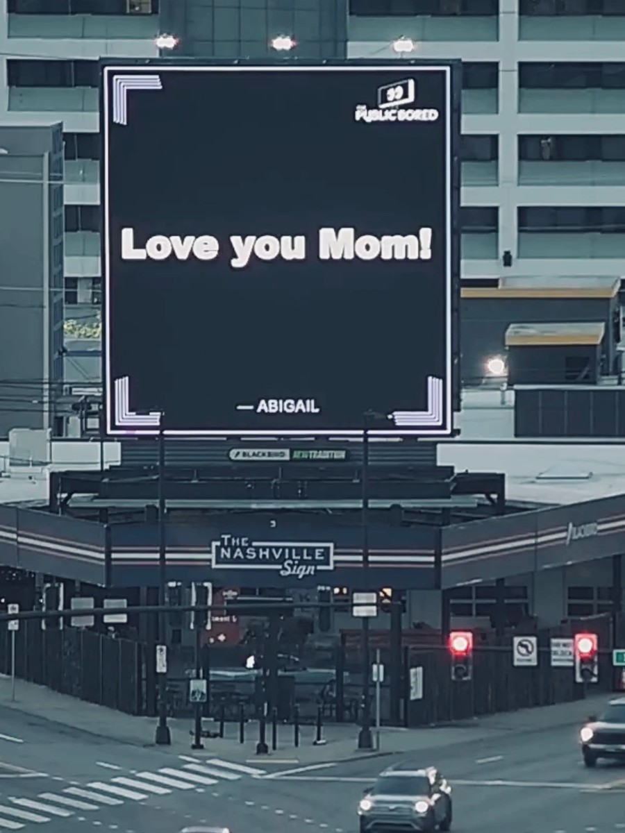 Nashville billboard airing: Love you Mom!