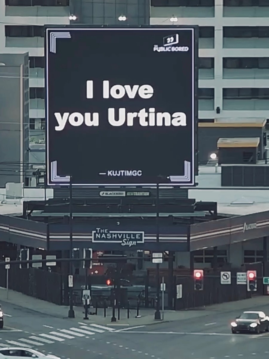 Nashville billboard airing: I love you Urtina