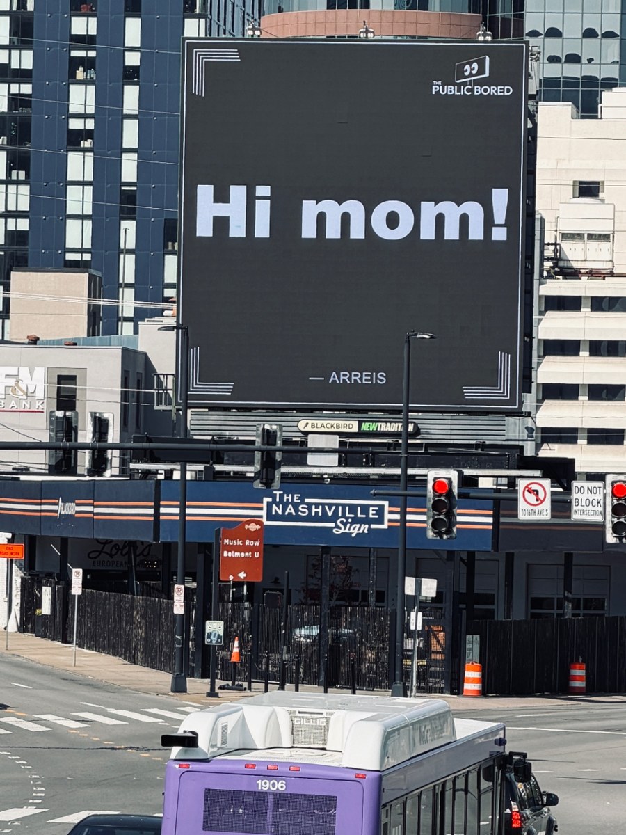 Nashville billboard airing: Hi mom!